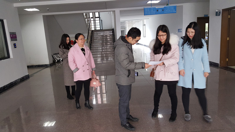 2018-2-26-新学期课堂一派生机盎然-AC米兰中文官方网站开学查课纪实 (1)_副本.jpg